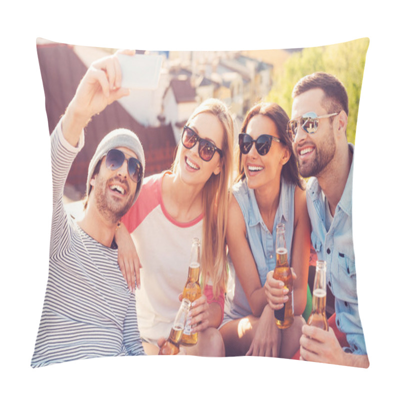 Personality  People Making Selfie And Smiling Pillow Covers