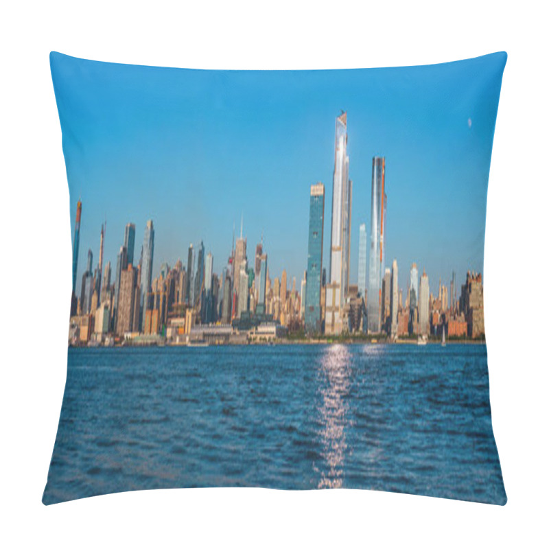 Personality  The Views Of New York City From The Banks Of The Hudson River At  Lincoln Harbor, New York City, USA Pillow Covers