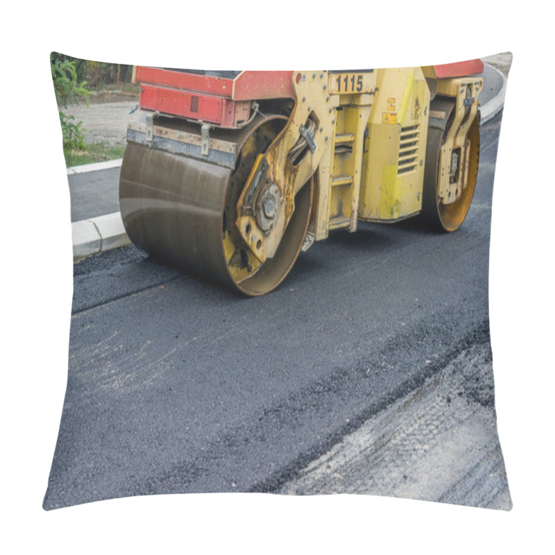 Personality  compactor roller 2 pillow covers