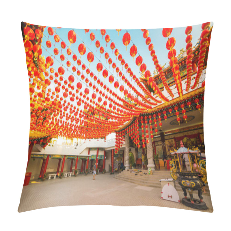 Personality  Tourists Visit The Scenic Thean Hou Temple Pillow Covers