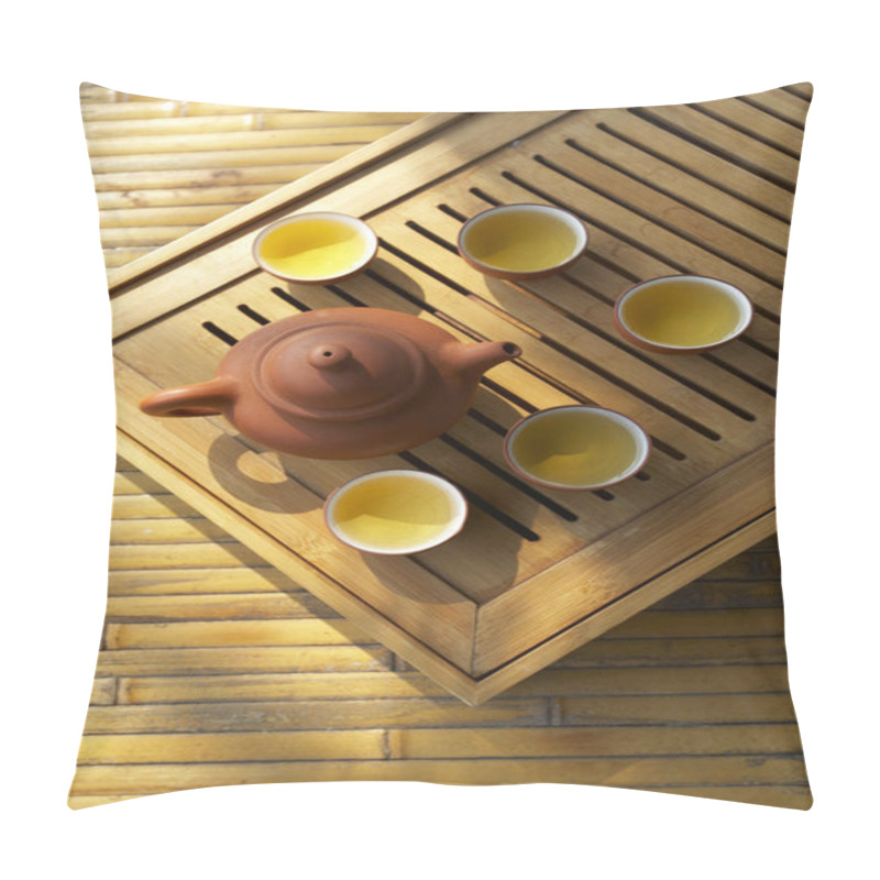 Personality  Tea Cups With Teapot On Table Pillow Covers