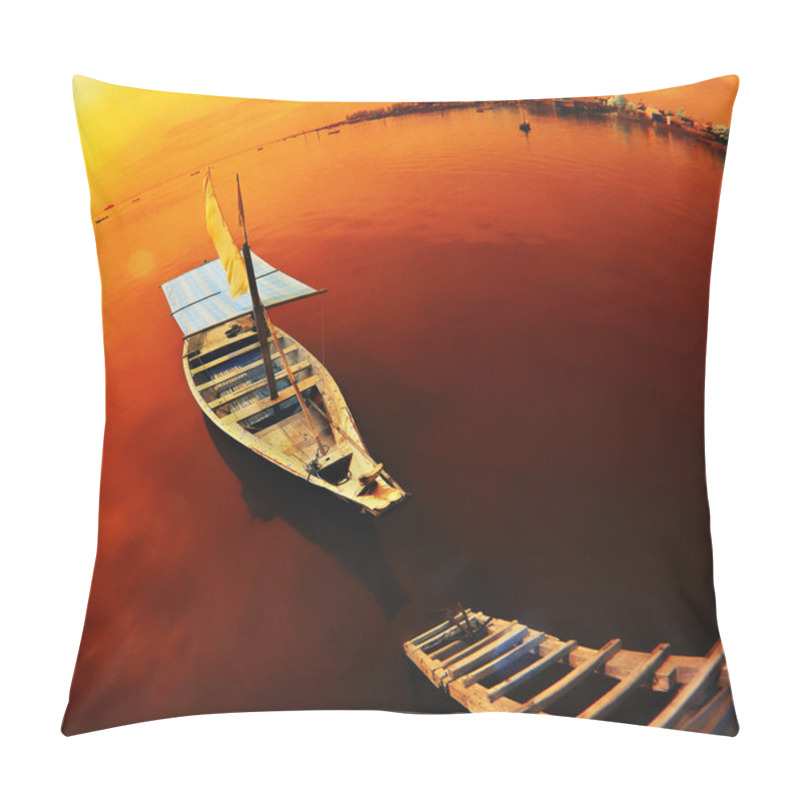 Personality  Boat Docking In The Front Of Stair Pillow Covers