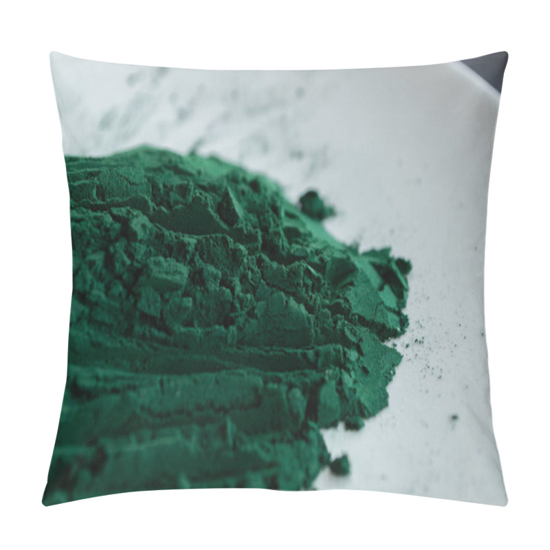 Personality  Bright Green Pigment Scattered On White Plate Pillow Covers