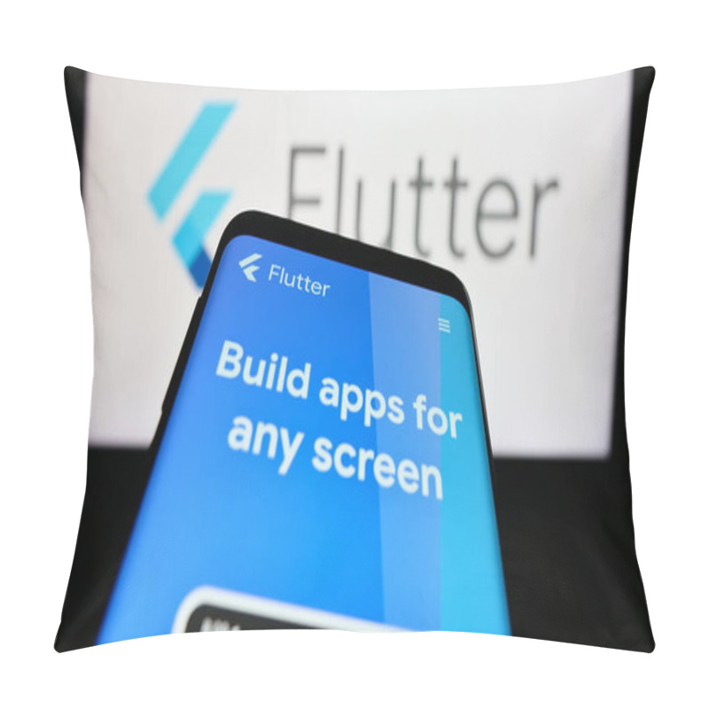 Personality  Stuttgart, Germany - 07-09-2023: Smartphone With Webpage Of UI Software Development Kit Flutter (Google) On Screen In Front Of Logo. Focus On Top-left Of Phone Display. Pillow Covers