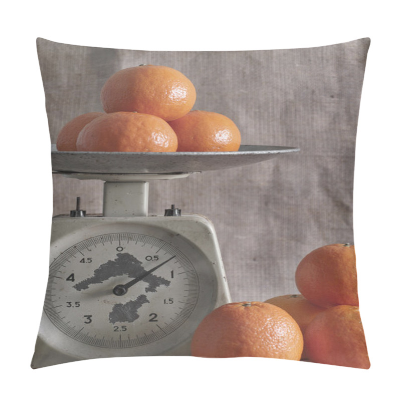 Personality  Tangerines On Scales Pillow Covers