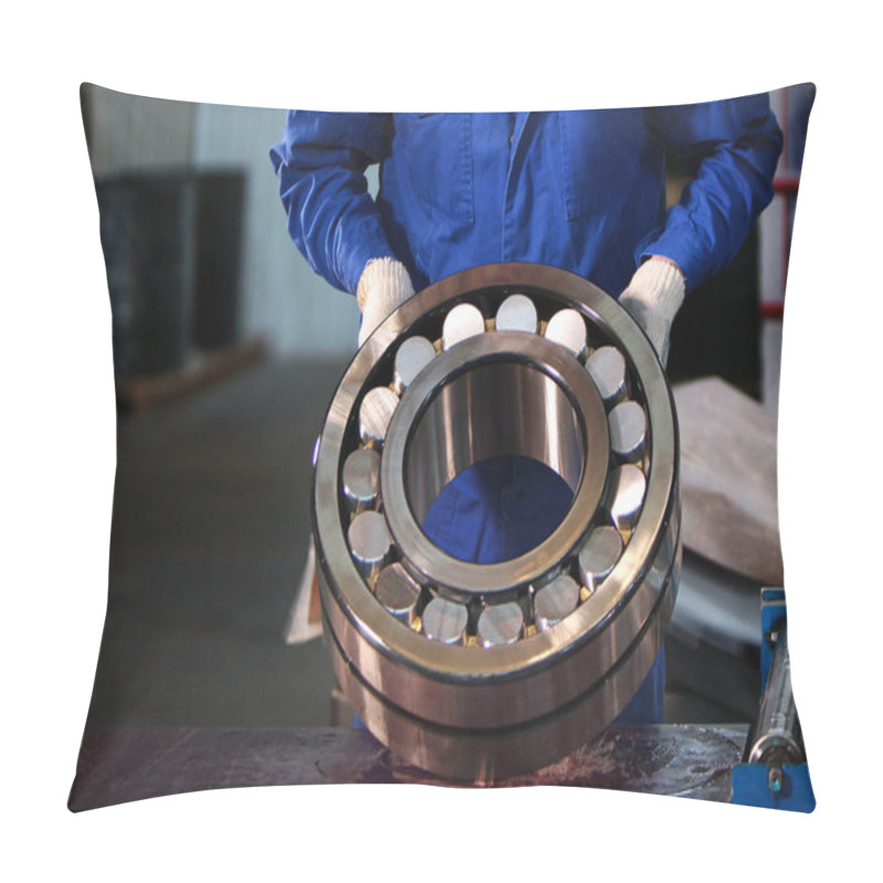 Personality  The Finished Bearing Is In The Hands Of A Worker At The Factory. Photo Without A Face. Bearing Production Concept. Photo In The Interior Of The Plant. Pillow Covers