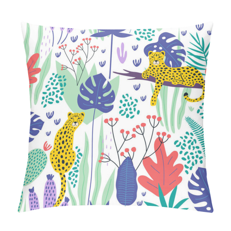 Personality  Seamless Pattern With Leopards And Tropical Leaves. Vector Pillow Covers