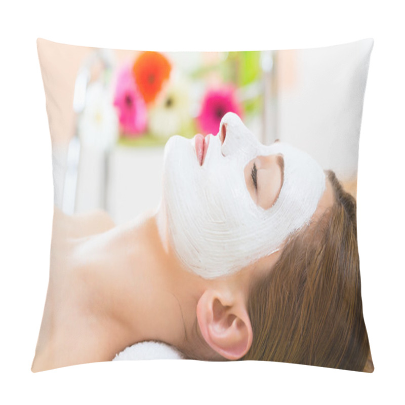 Personality  Woman Getting Face Mask Pillow Covers