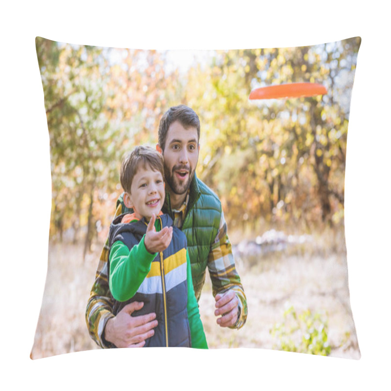 Personality  Smiling Father And Son Playing With Frisbee Pillow Covers