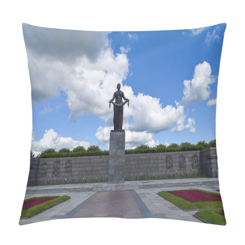 Personality  The Monument Of Motherland. Piskaryovskoye Memorial Cemetery In Leningrad. Pillow Covers