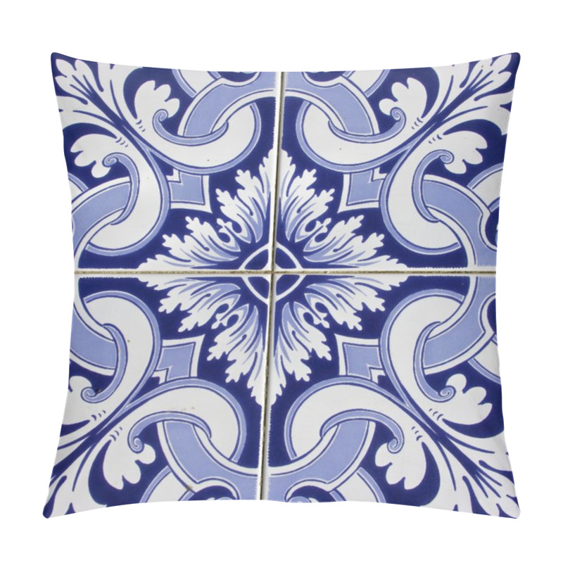 Personality  Tile Pattern In Blue And White Pillow Covers