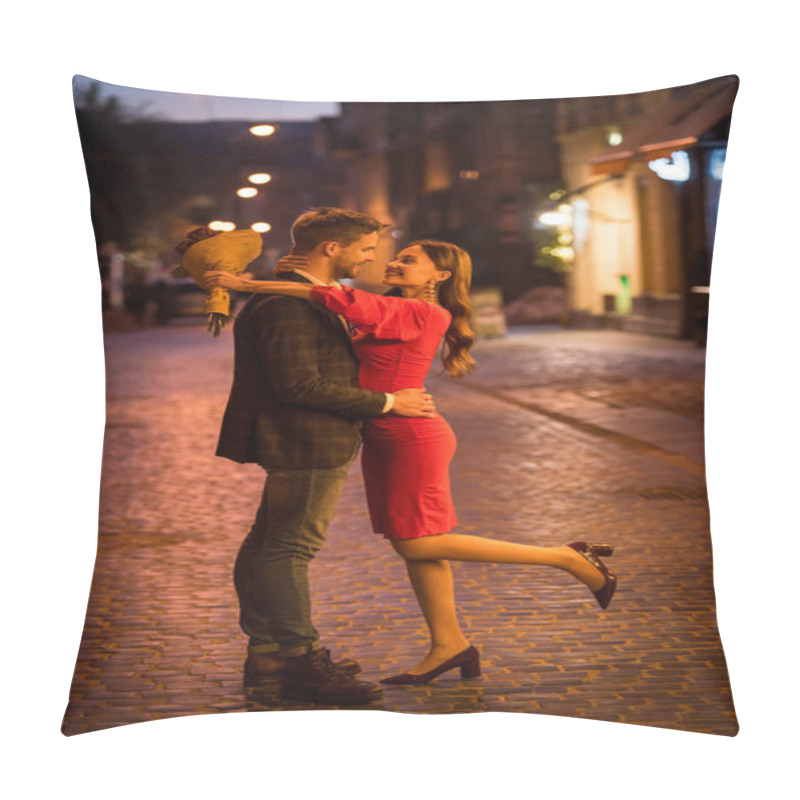 Personality  Happy, Elegant Girl Holding Bouquet Of Roses While Hugging Boyfriend On Night Street Pillow Covers