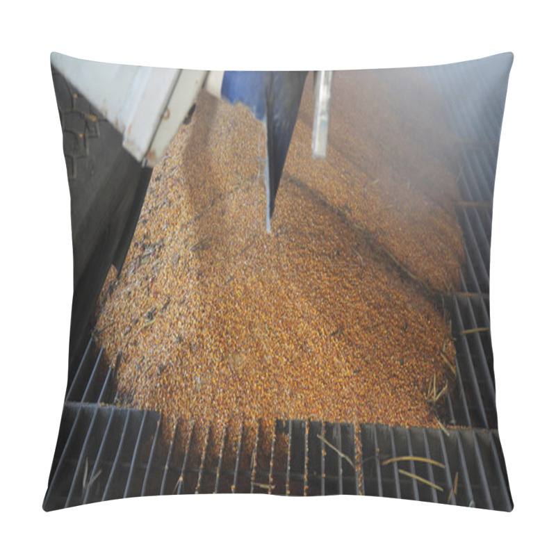 Personality  Truck Unloading Grain Pillow Covers