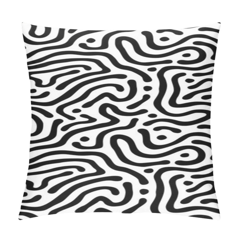 Personality  Vector Seamless Maze Pattern. Abstract Wavy Black And White Background. Pillow Covers