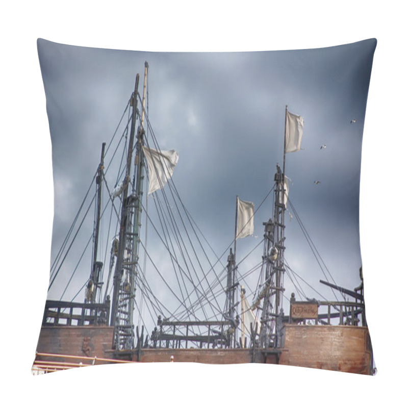 Personality  Old Pirate Ship Caravel Pillow Covers