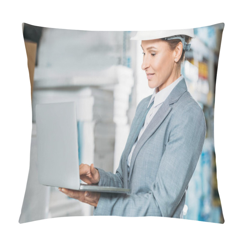 Personality  Female Inspector In Helmet With Laptop In Warehouse Pillow Covers