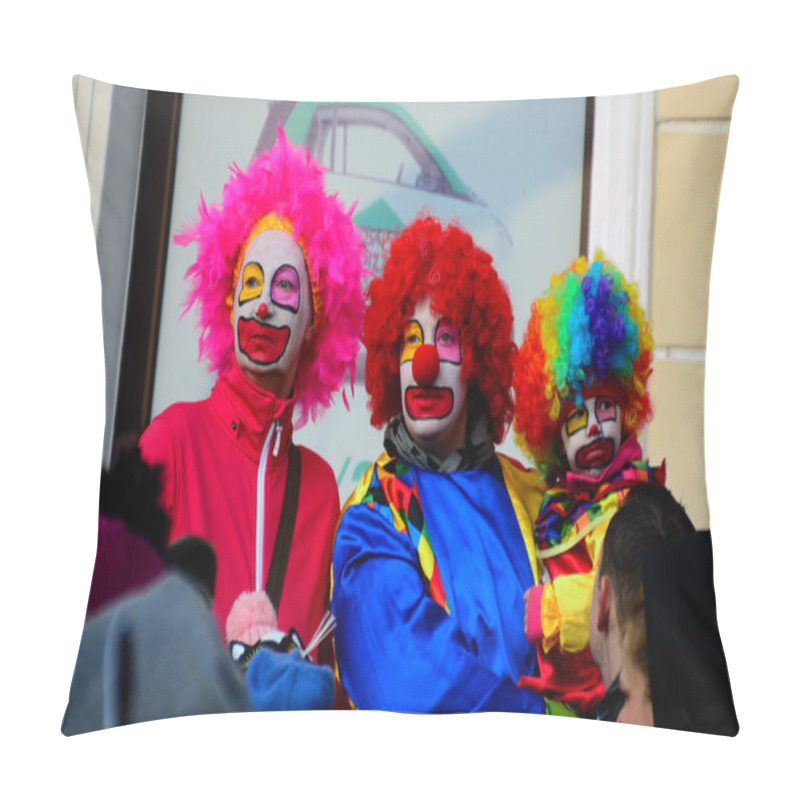 Personality  Three Clowns Pillow Covers