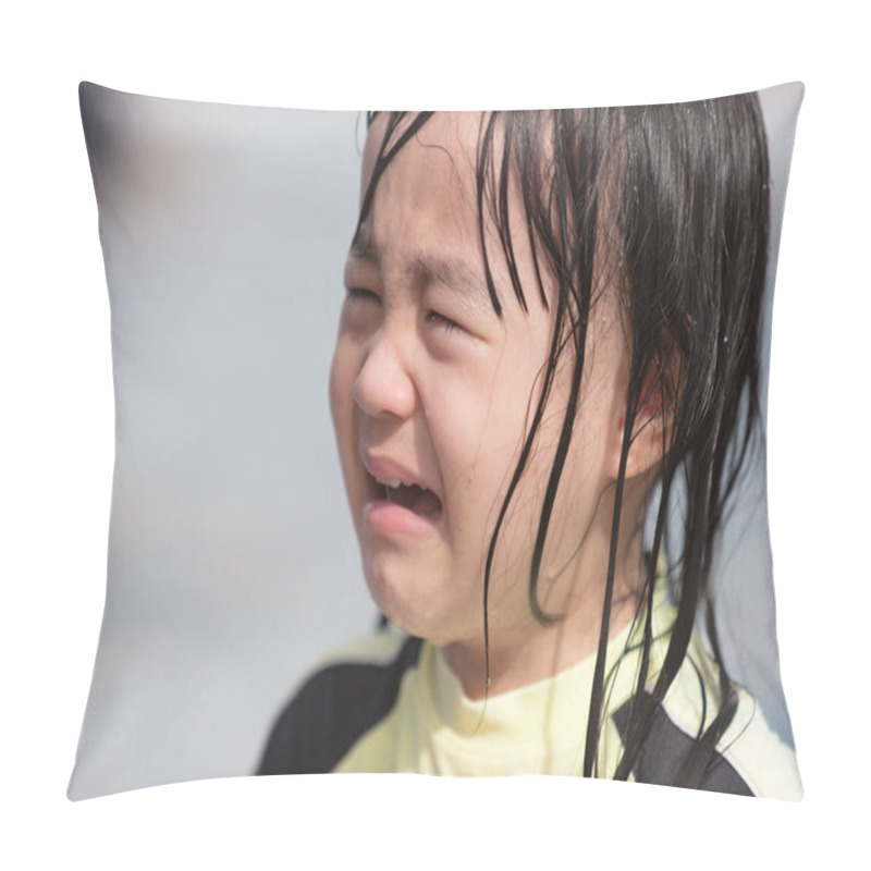 Personality  Asian Little Chinese Girl Crying In Swimming Pool Outdoor Pillow Covers