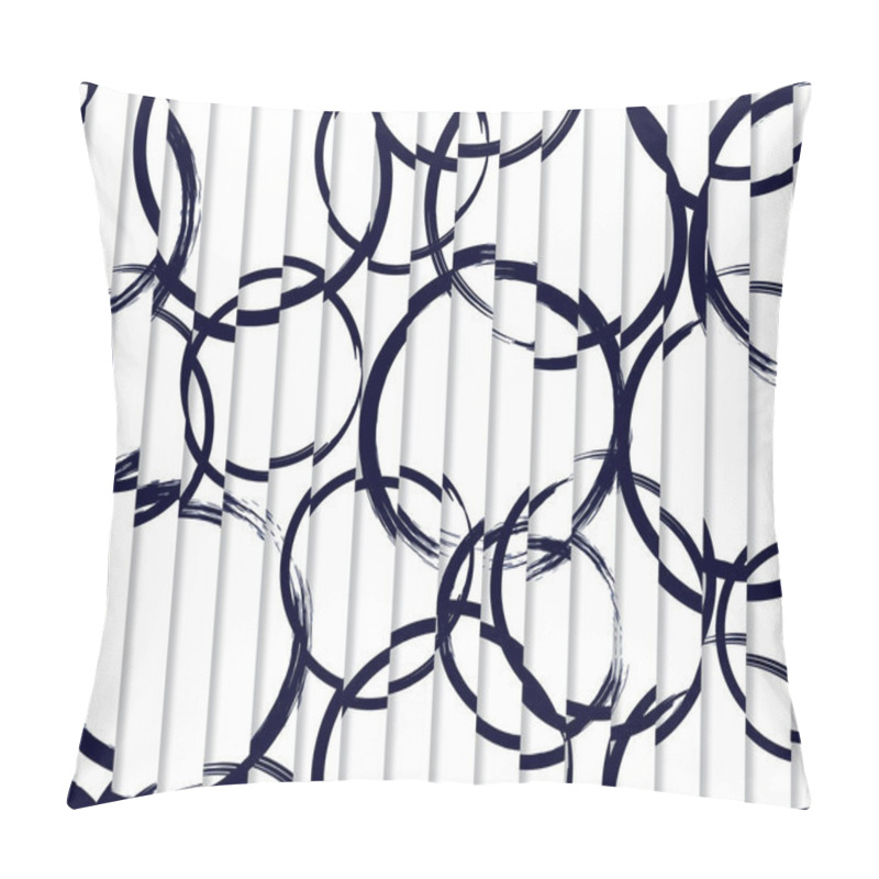 Personality  Seamless Chalk Circle Pattern On Frill Backgroung. Brush Painting Pleat Irregular Circle Design. Frilly Divided Circle Pattern For Fashion And Interior Textiles. Pillow Covers