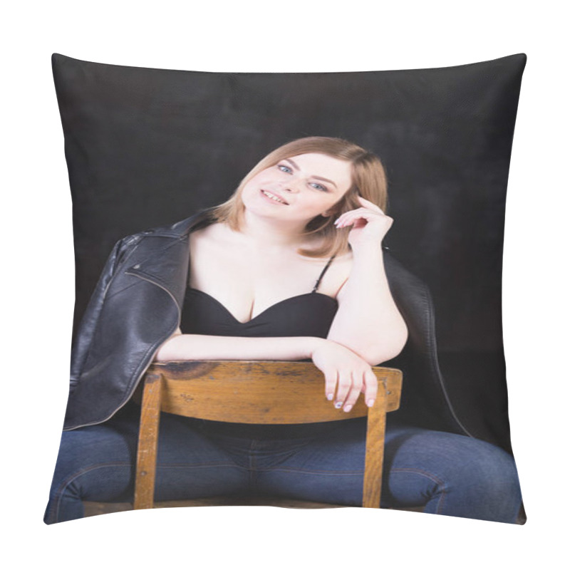 Personality  Beautiful Curvy Girl With Blond Hair And Cheerful Personality Pillow Covers