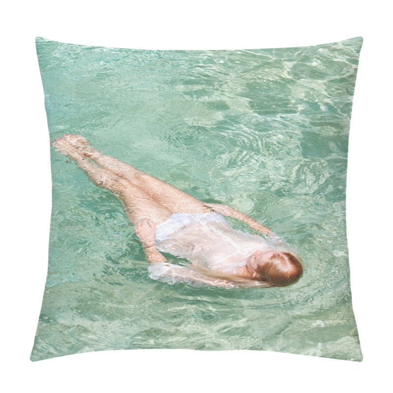 Personality  Young Woman Swimming In A Pool Pillow Covers