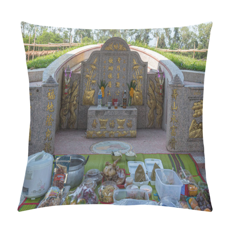 Personality  Qingming Festival (Qing Ming), Tomb-Sweeping Day Pillow Covers