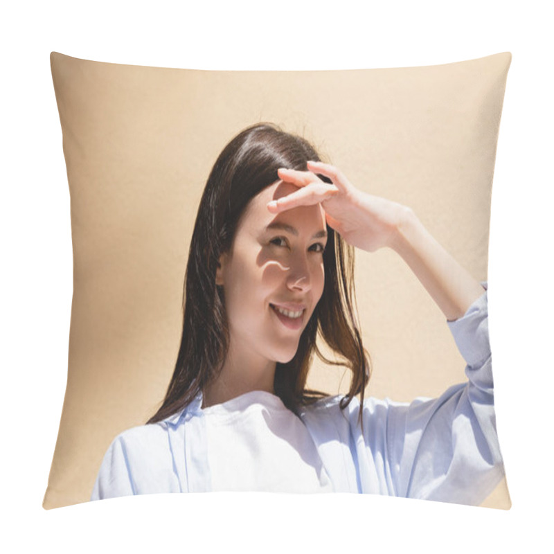 Personality  Cheerful Brunette Woman Holding Hand Above Eyes And Looking Away Outdoors Pillow Covers