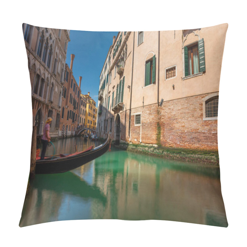 Personality  Venice, Italy - June 05, 2024: A Gondolier Is Waiting For Tourists On The Bridge Over The Canal. Popular Tourist Attractions In Venice. Long Exposure Shot. Pillow Covers