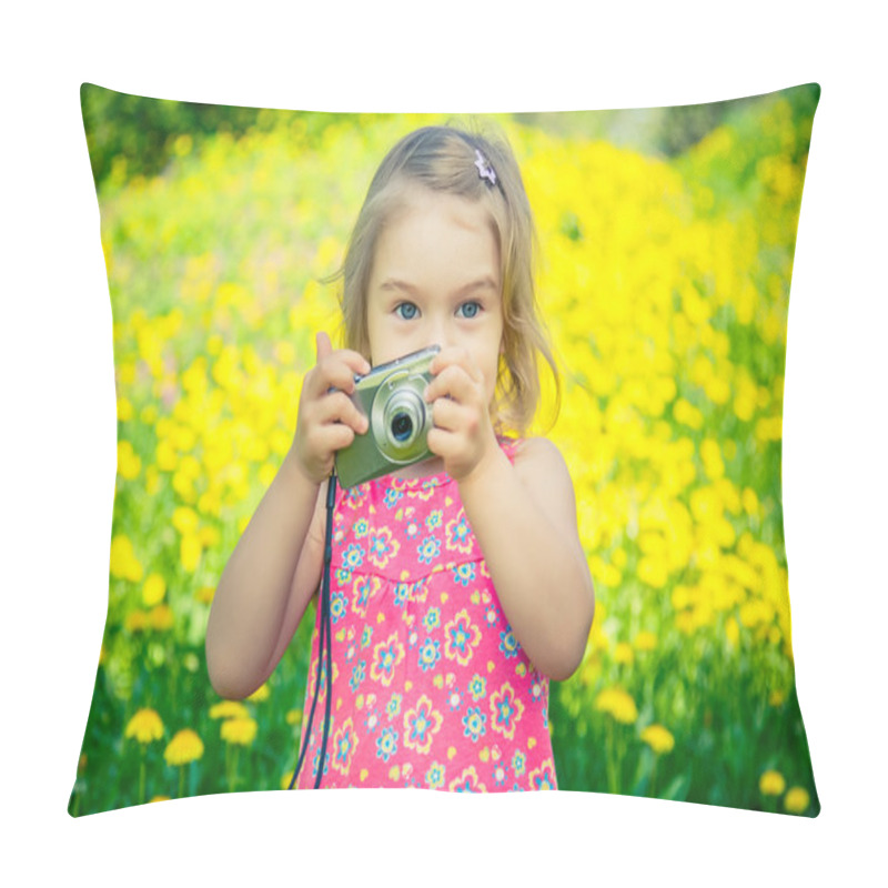 Personality  Little Girl Taking Pictures On A Meadow Pillow Covers