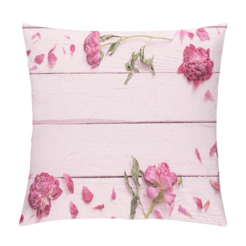 Personality  Dried Flowers On Pink Wooden Background Pillow Covers