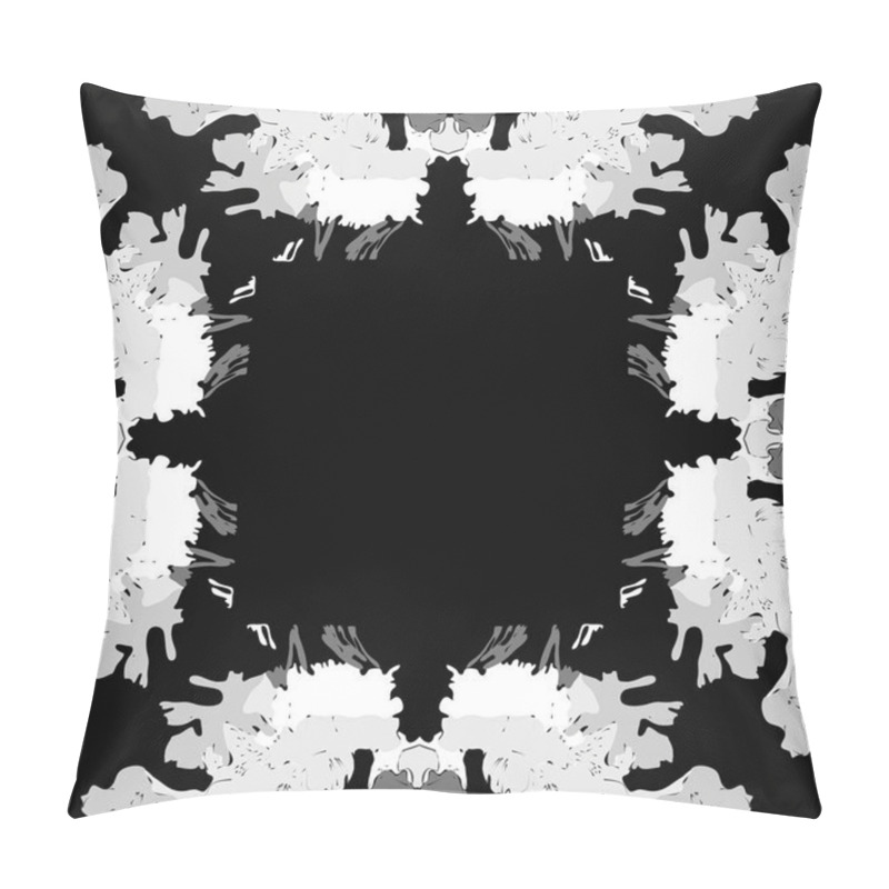 Personality  Circular Seamless Pattern With Floral Motif, Copy Space Pillow Covers