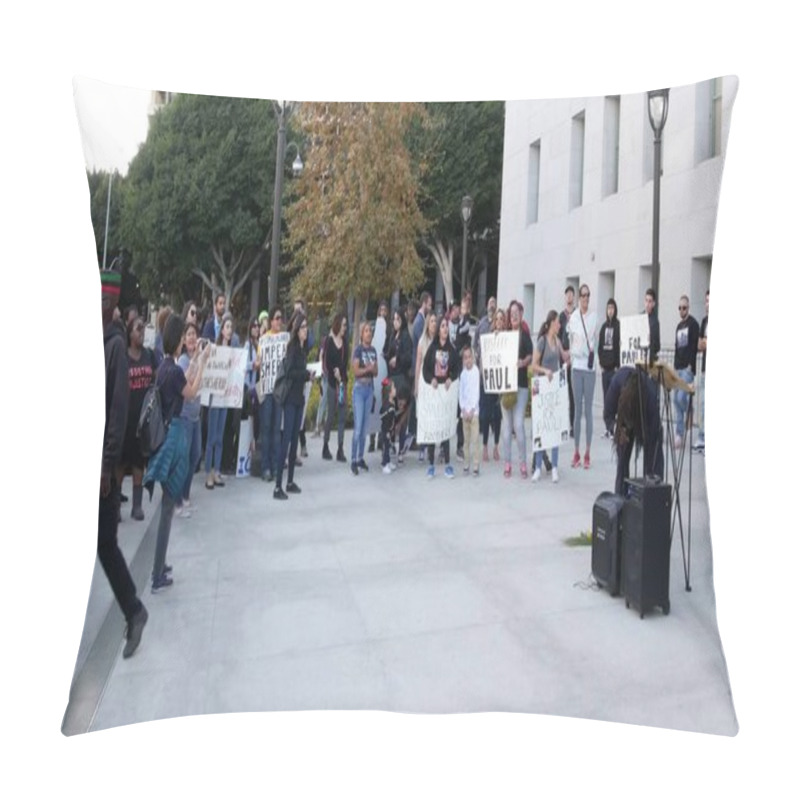 Personality  LOS ANGELES, CALIFORNIA, USA - 30 OCT 2019: People Strike Near Hall Of Justice. Protest Picket In Front Of Sheriff's Department And Courthouse. Demonstration Of Activists Near LA Government Building. Pillow Covers