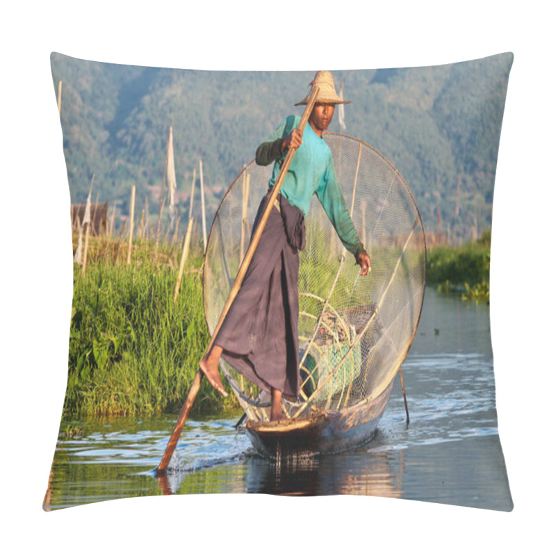 Personality  Inle Lake, Myanmar - Nov 08, 2019: Fisherman Rowing Boat By One Leg On Inle Lake, Myanmar. Inle Lake Is Famous For Its Floating Villages And Gardens. Pillow Covers