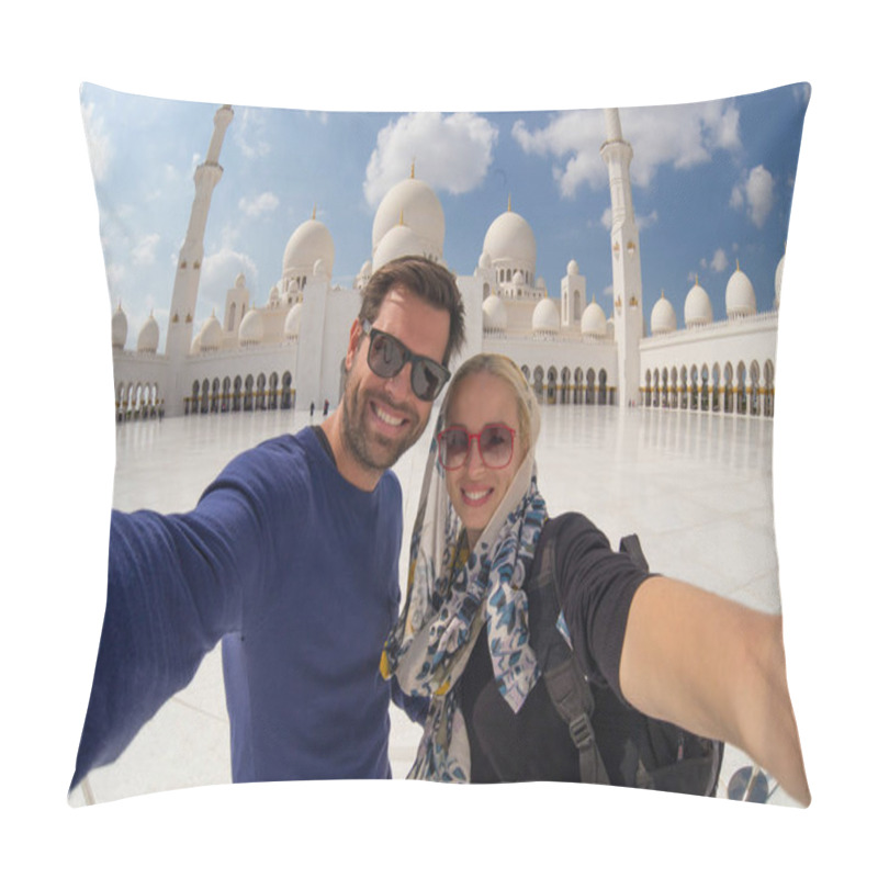 Personality  Couple Taking Selfie In Sheikh Zayed Grand Mosque, Abu Dhabi, United Arab Emirates. Pillow Covers