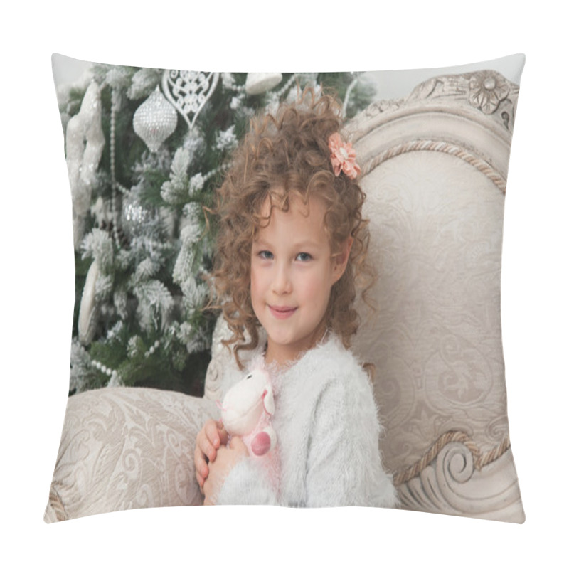 Personality  Smiling Girl And Christmas Tree Pillow Covers