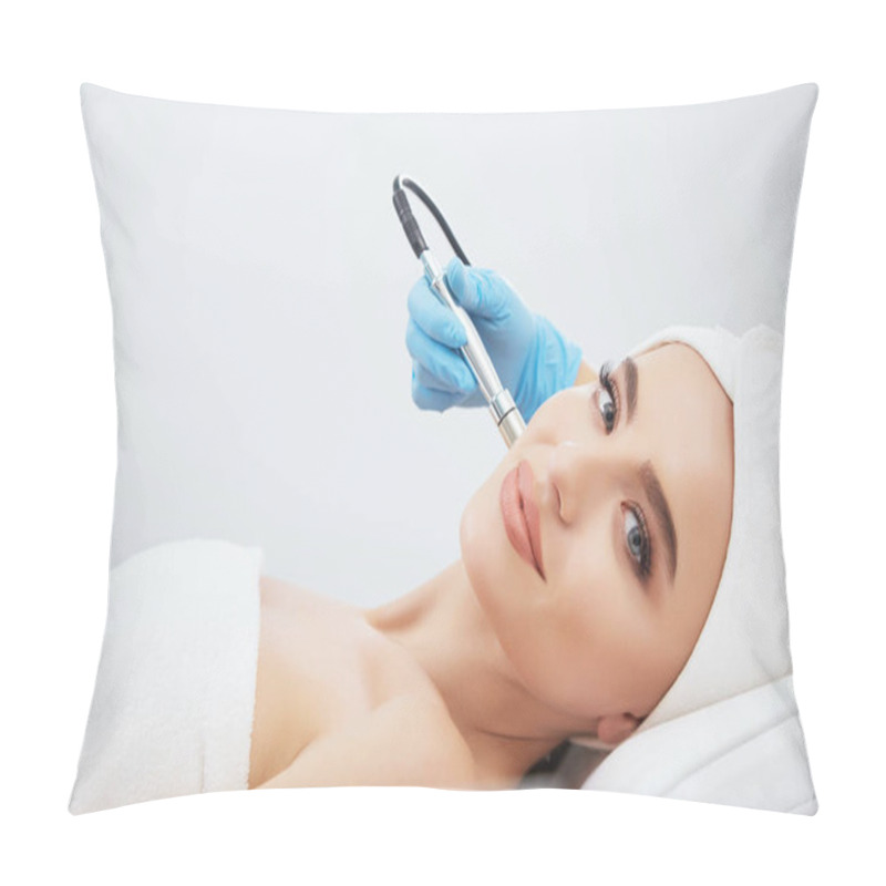 Personality  Young Woman Doing Cosmetic Procedure Pillow Covers