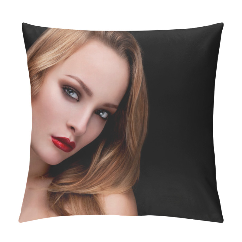 Personality  A Beautiful Girl With Make-up Pillow Covers