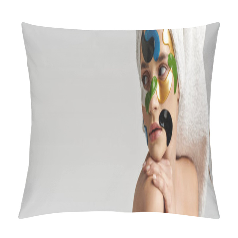 Personality  A Woman With Eye Patches On Her Face, Showcasing Creativity And Artistry In Her Makeup. Pillow Covers