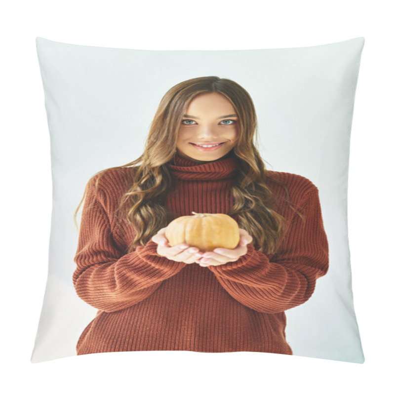 Personality  A Young Woman In A Cozy Sweater Smiles, Presenting A Small Pumpkin For Halloween. Pillow Covers