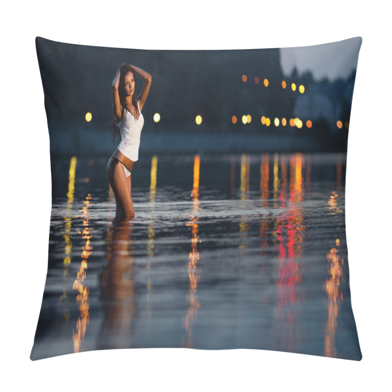 Personality  Brunette Girl And A Reflection Of City Lights In The Water Pillow Covers