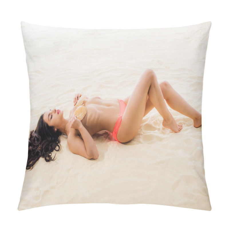 Personality  Beautiful Sexy Young Woman Covering Breasts With Seashells While Lying On Beach Pillow Covers