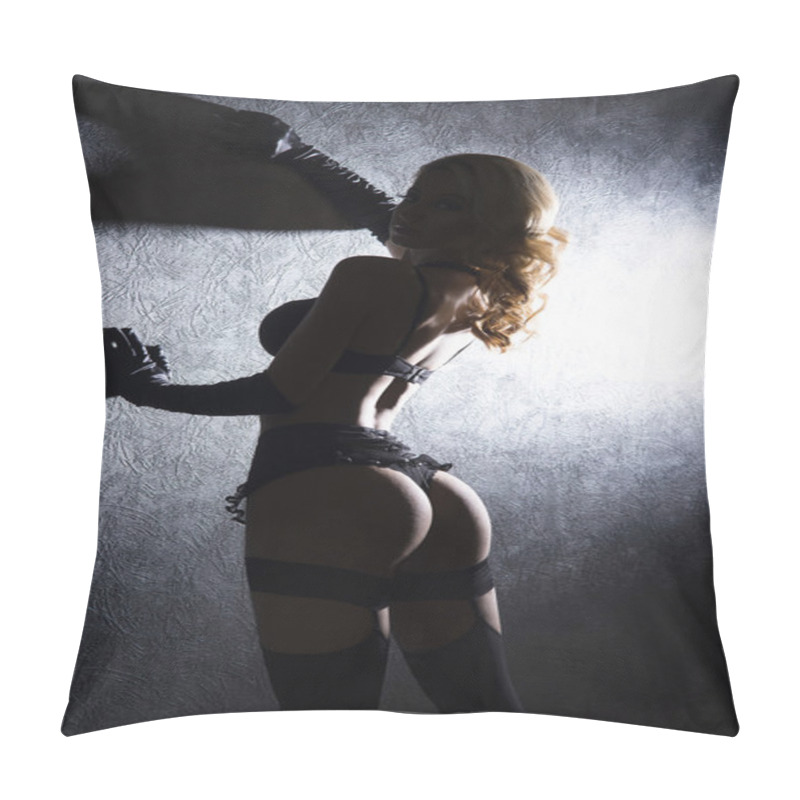 Personality  Beautiful Cabaret Dancer Pillow Covers