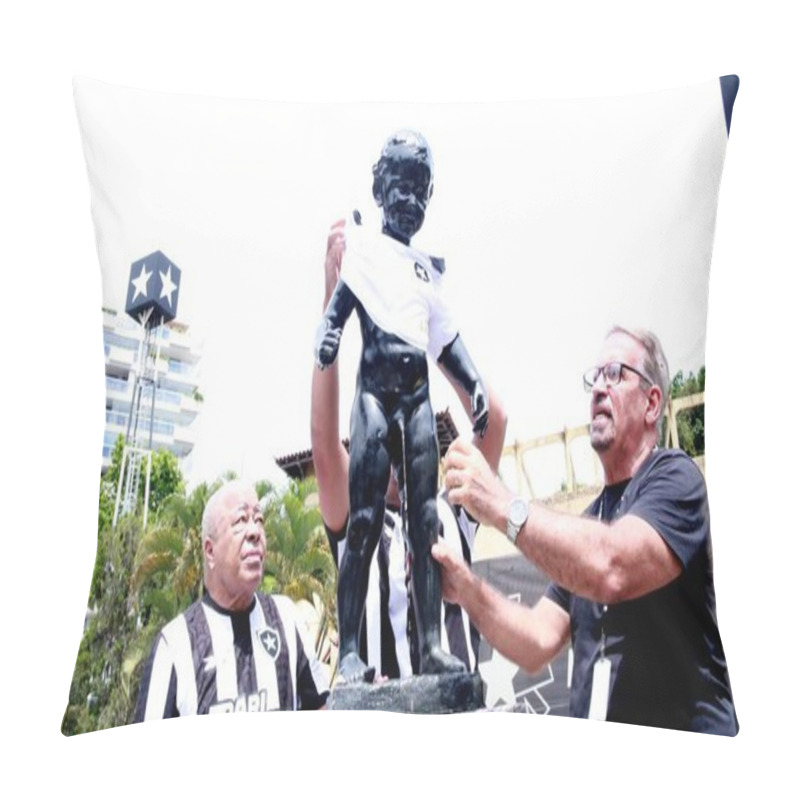 Personality  Rio De Janeiro (rj), Brazil 12/09/2024 -jairzinho Goes To Botafogo Headquarters And Places The Champion's Sash On The Mannequin And Signs Autographs For The Fans. Botafogo Won The 2024 Brazilian Championship On Sunday (onofre Veras / Thenews2) Pillow Covers