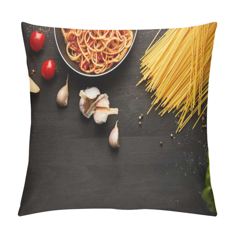 Personality  Top View Of Tasty Bolognese Pasta In Frying Pan On Black Background With Fresh Ingredients Pillow Covers