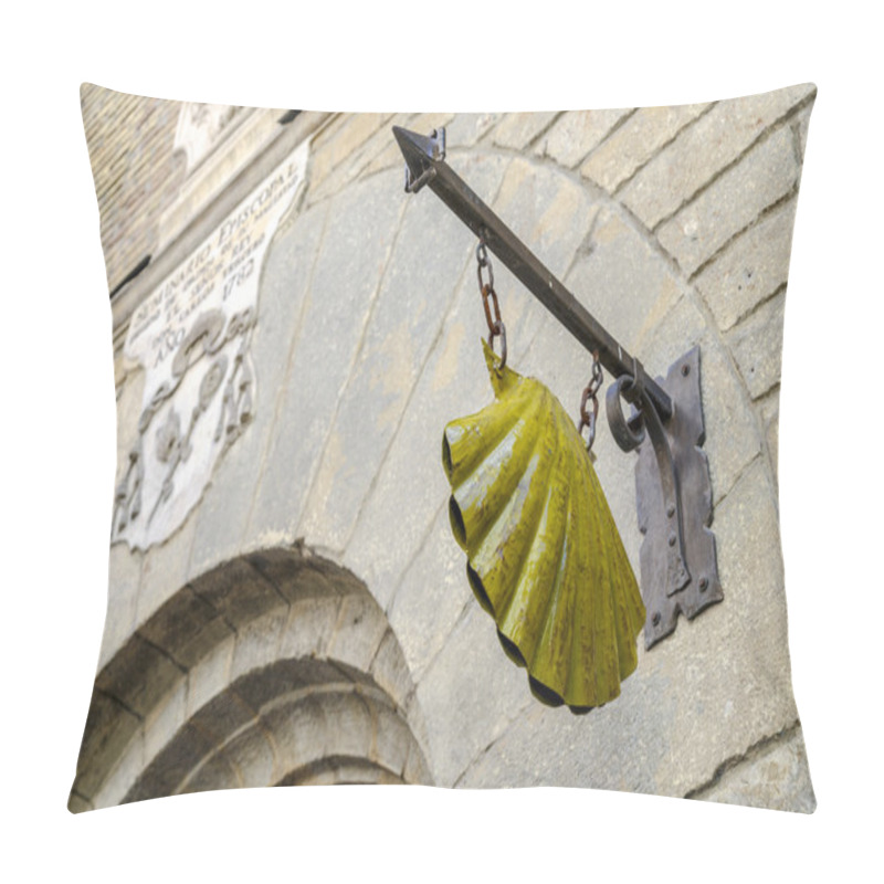 Personality  Scallop Of Pilgrims In Pamplona Spain Pillow Covers