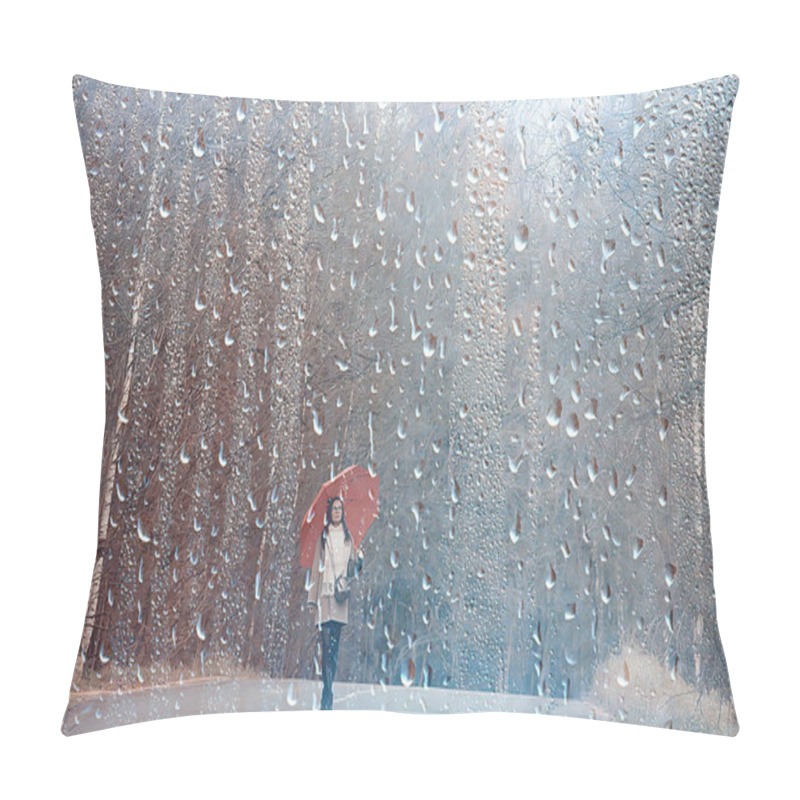 Personality  Autumn Raindrops Model / Rain Weather, Girl Autumn Look, Splashes And Raindrops In The Wind, October In The City Pillow Covers