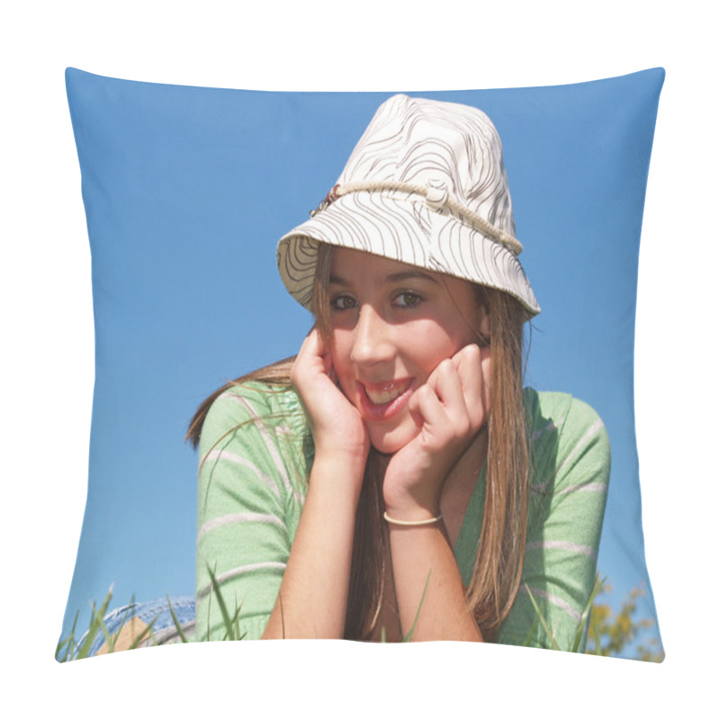 Personality  Teenage Girl Laying In The Grass Pillow Covers