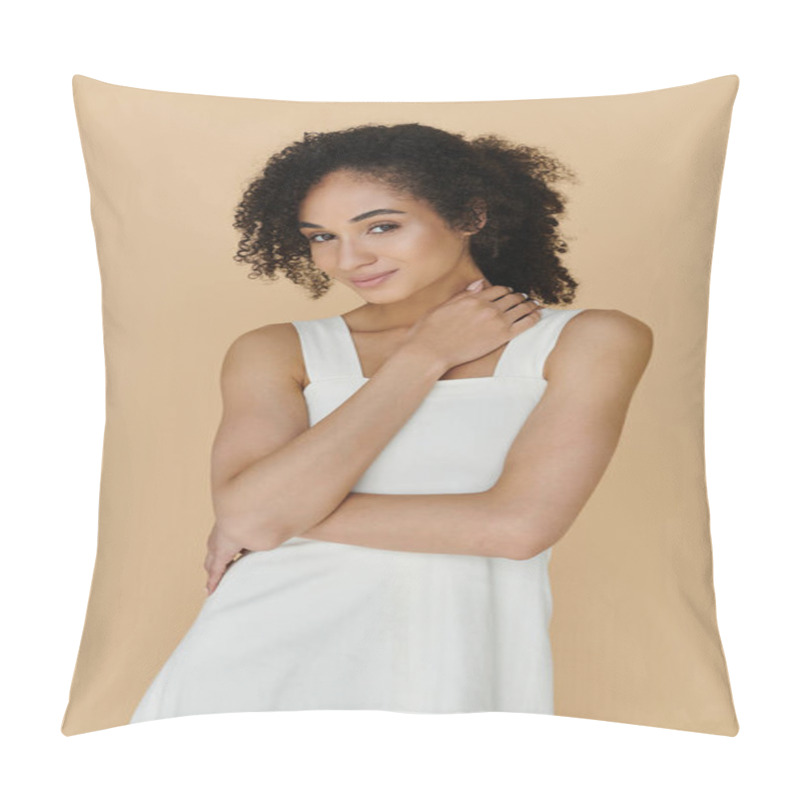 Personality  A Stylish Woman With Curly Hair Radiates Confidence In Her Chic Outfit And Warm Smile. Pillow Covers