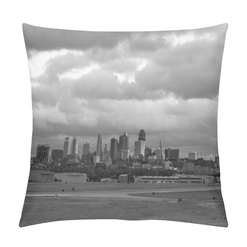 Personality  Stormy Black And White Horizontal Composition Kansas City Downto Pillow Covers