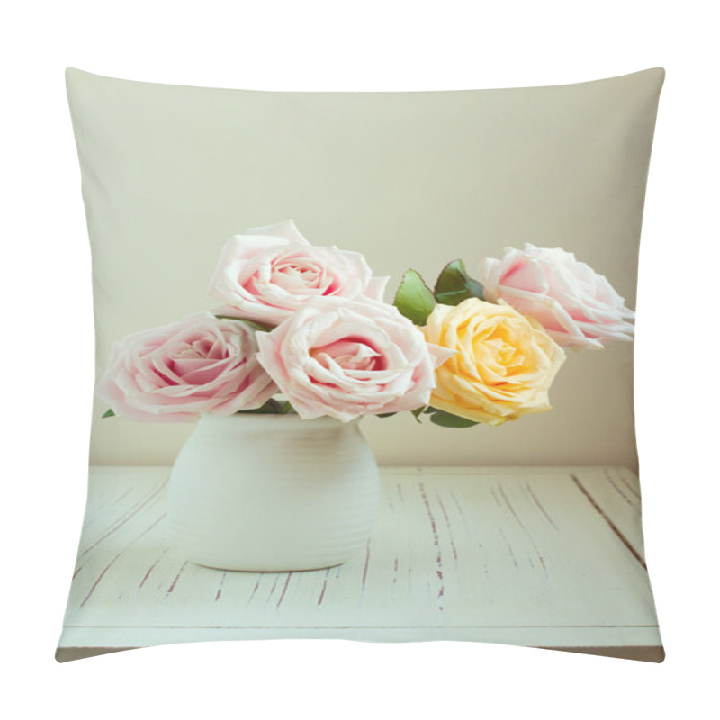 Personality  Beautiful Rose Bouquet On White Table Pillow Covers